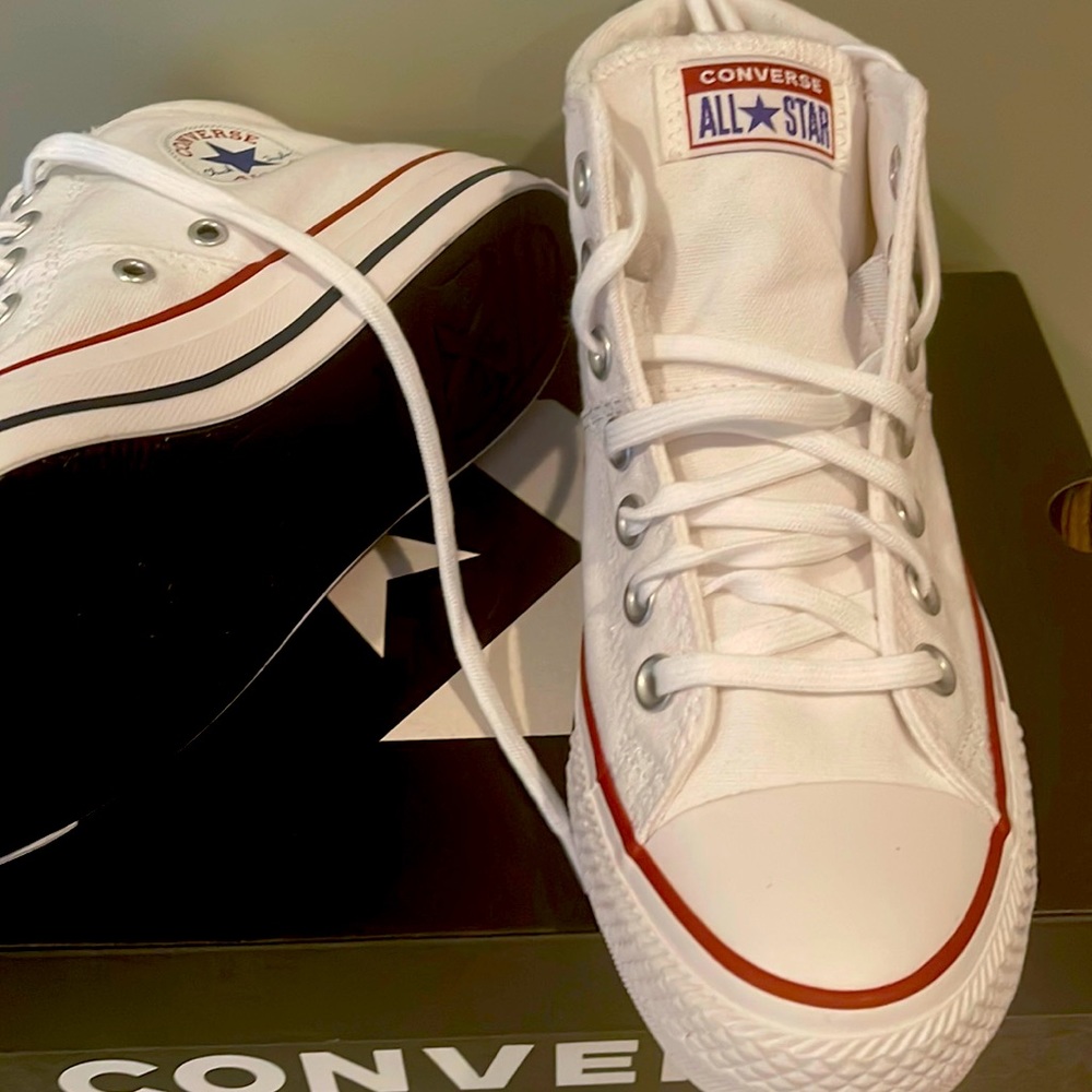 New in Box Converse White size 8